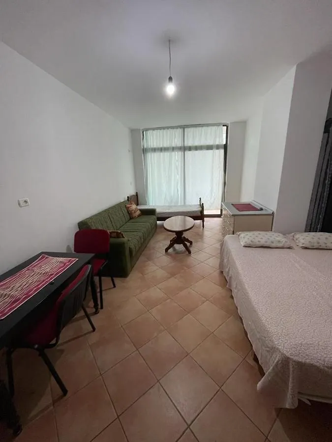 Aldi'S Apartment Golem  0*,  Albánia
